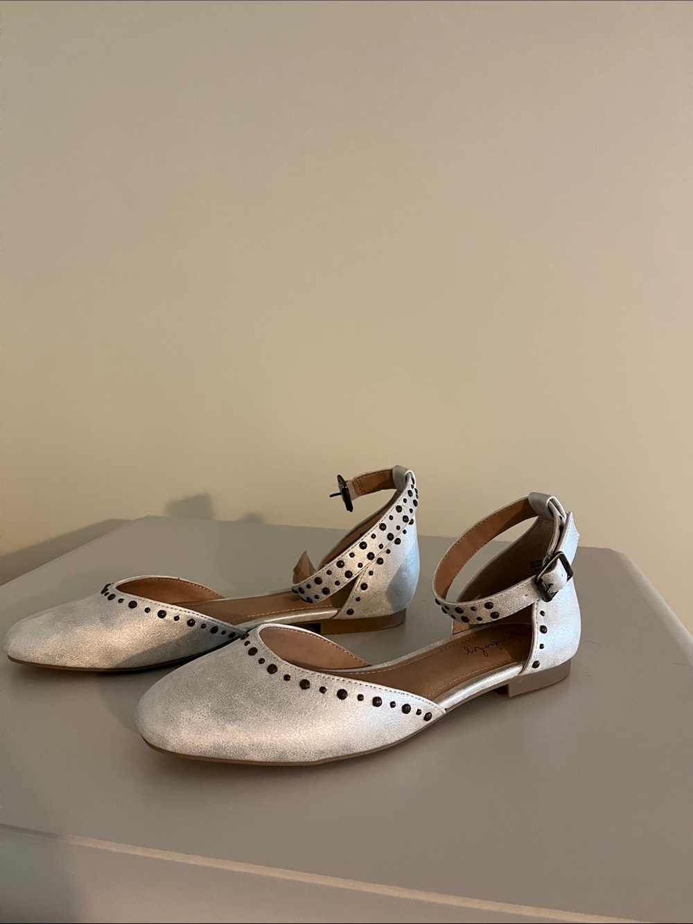 Wonderly Silver Ankle-Strap Studded Flats